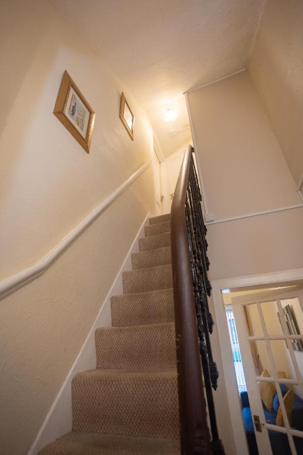 Sandgate 2-Bed Apartment In Ayr Central Location Экстерьер фото